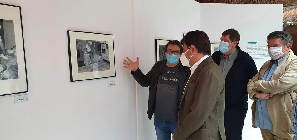 Foto 2 - &lsquo;El tiempo en sus manos&rsquo;, las fotos de &Aacute;ngel Centeno Cabezas llegan al Museo del Comercio