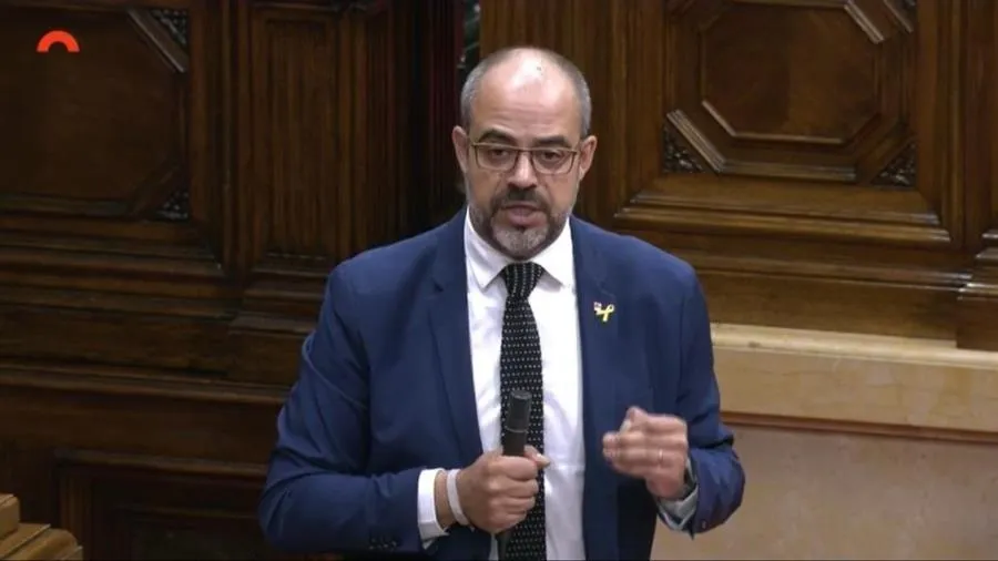 El conseller de Interior de la Generalitat, Miquel Buch, en el pleno del Parlament. Foto EP