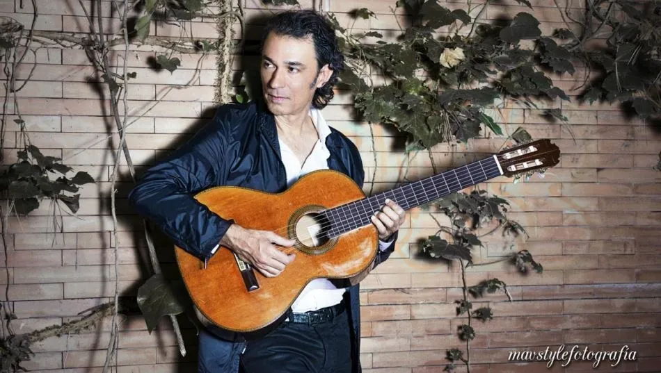José Luis Encinas ha llevado su guitarra, su música y su talento a través de sus giras internacionales