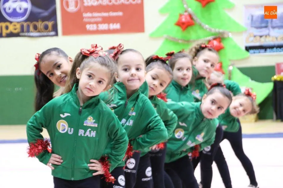 Integrantes de las Escuelas Deportivas Piensos Durán Albense bailan durante la Gala de Navidad / Archivo