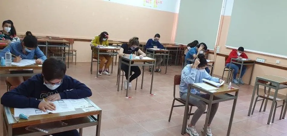 Foto 4 - M&aacute;s de 30 alumnos del Colegio Calasanz se han presentado a los ex&aacute;menes de Cambridge  