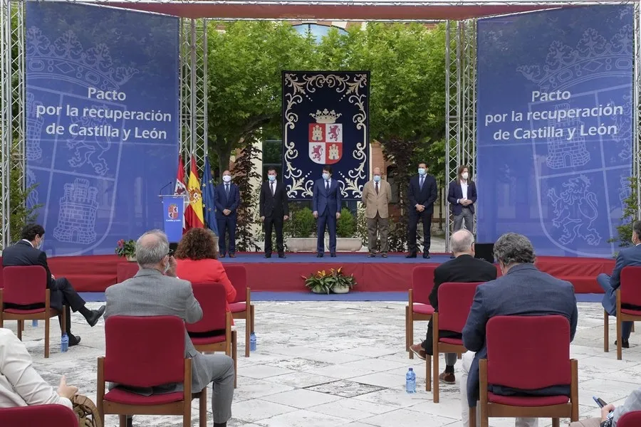 Foto 8 - Castilla y Le&oacute;n se reivindica como ejemplo de di&aacute;logo y concordia con su Pacto para la...