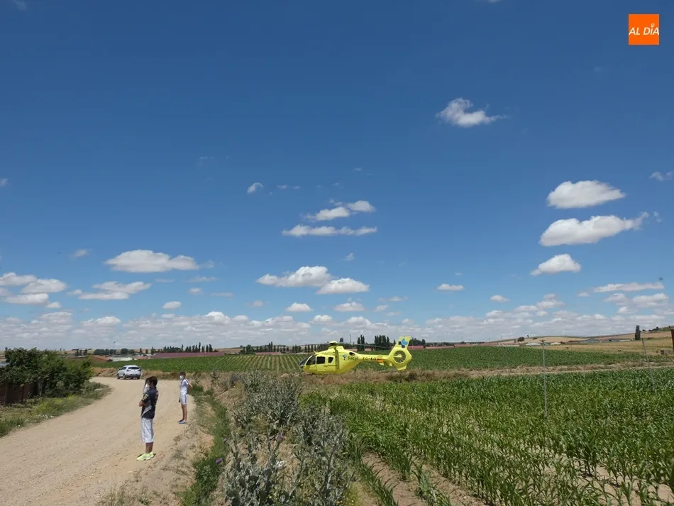 Foto 9 - Herido grave tras quedar atrapado por la pala de un tractor en una granja porcina en Villoria