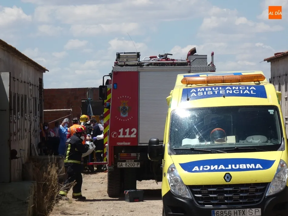 Foto 4 - Herido grave tras quedar atrapado por la pala de un tractor en una granja porcina en Villoria