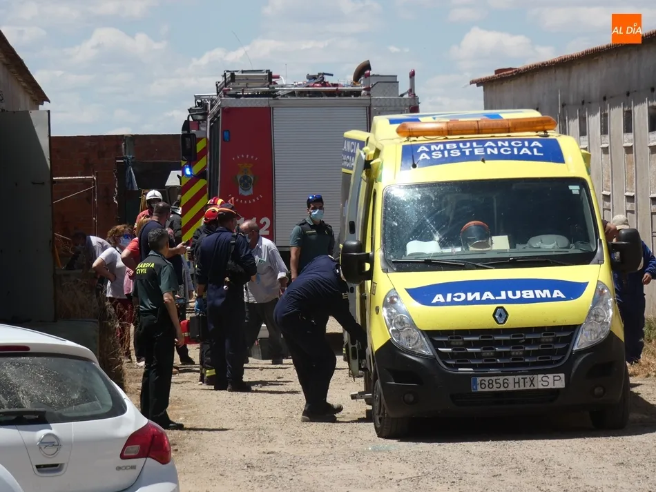 Foto 3 - Herido grave tras quedar atrapado por la pala de un tractor en una granja porcina en Villoria