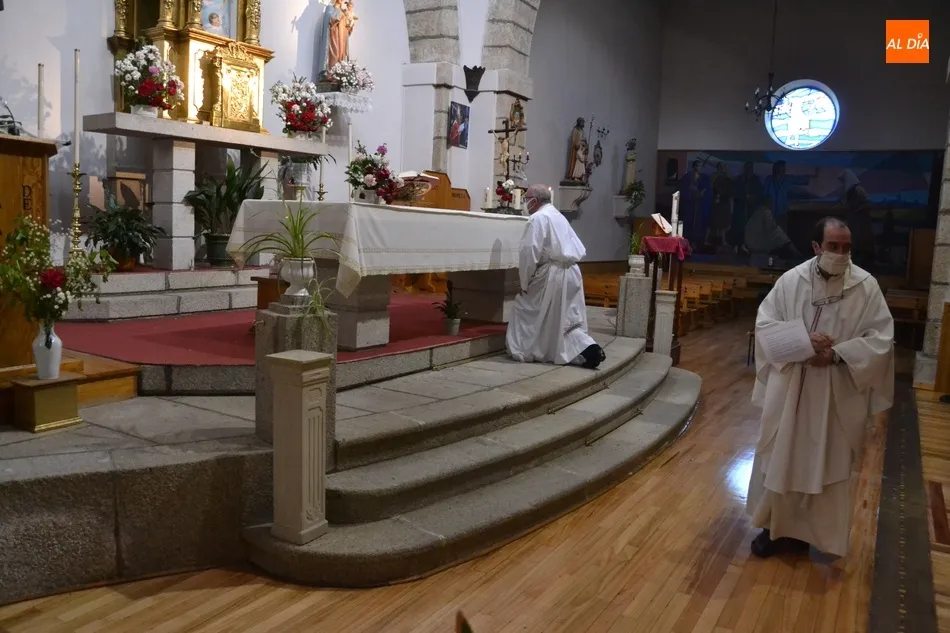 Foto 8 - En marcha el triduo de la Parroquia de San Crist&oacute;bal en honor al Sagrado Coraz&oacute;n de Jes&uacute;s  