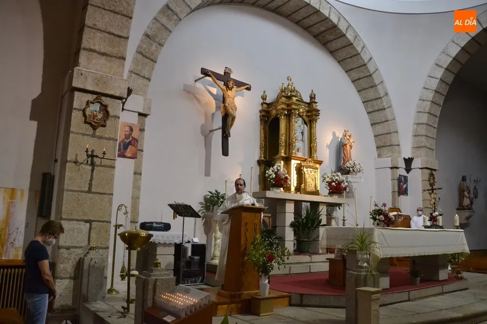 Foto 3 - En marcha el triduo de la Parroquia de San Crist&oacute;bal en honor al Sagrado Coraz&oacute;n de Jes&uacute;s  