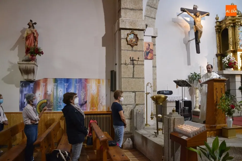Foto 4 - En marcha el triduo de la Parroquia de San Crist&oacute;bal en honor al Sagrado Coraz&oacute;n de Jes&uacute;s  