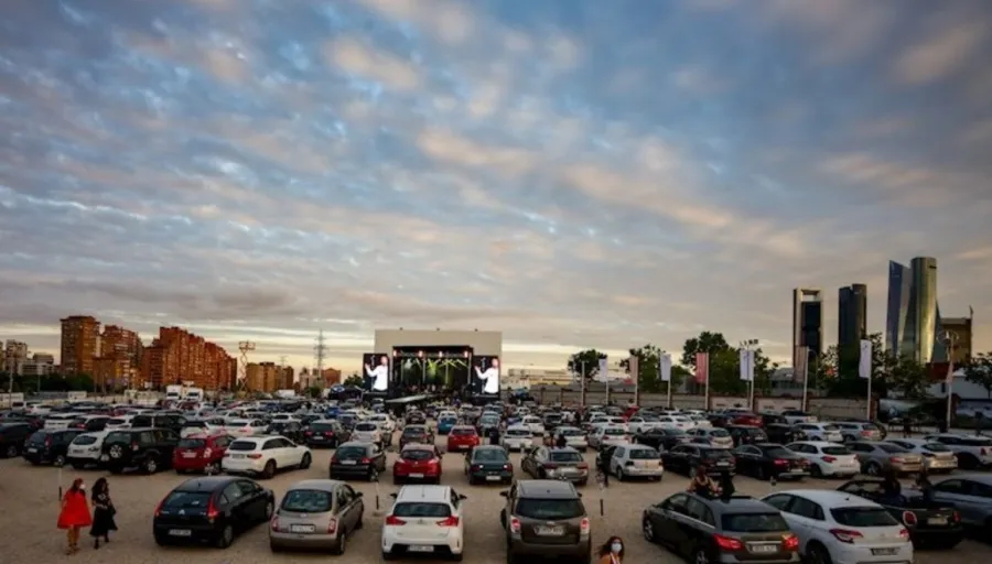 Foto 2 - Madrid acoge el primer concierto en autocine en Espa&ntilde;a: como un atasco interminable