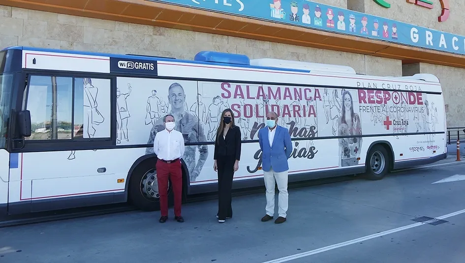 El autobús que circula con un mensaje de agradecimiento a los salmantinos