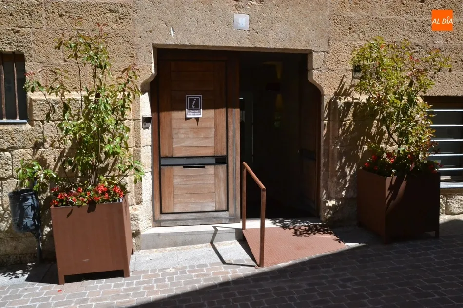 Foto 4 - Abre sus puertas la nueva Oficina de Turismo del Palacio de los &Aacute;guila  