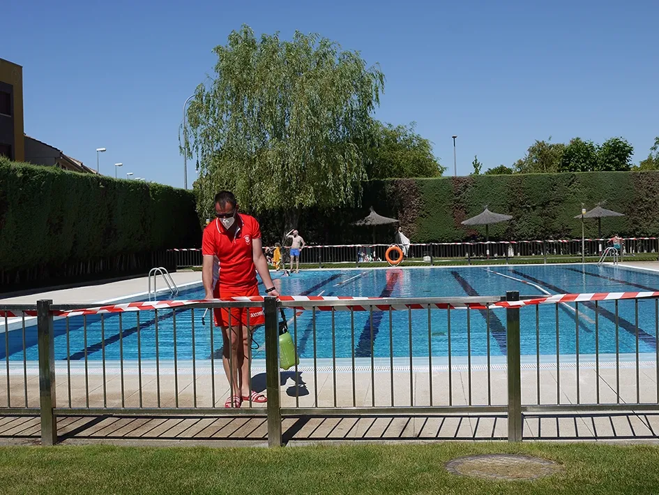 Foto 9 - Las piscinas de Carbajosa han abierto hoy sus puertas con reducci&oacute;n de tarifas