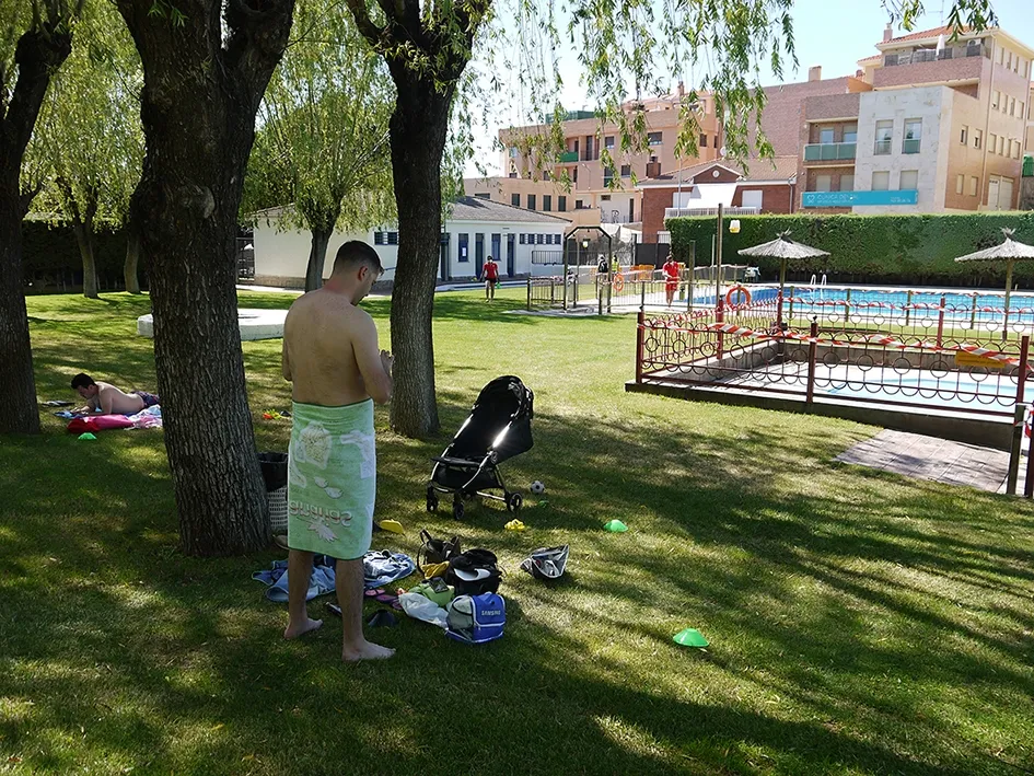 Foto 7 - Las piscinas de Carbajosa han abierto hoy sus puertas con reducci&oacute;n de tarifas