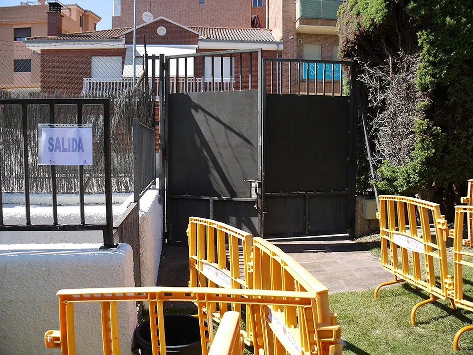 Foto 6 - Las piscinas de Carbajosa han abierto hoy sus puertas con reducci&oacute;n de tarifas