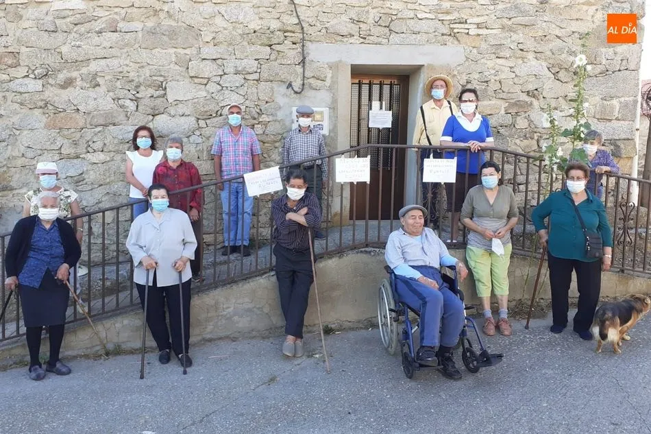 Foto 3 - El Bajo Tormes se moviliza en defensa de una sanidad p&uacute;blica de calidad en el medio rural  