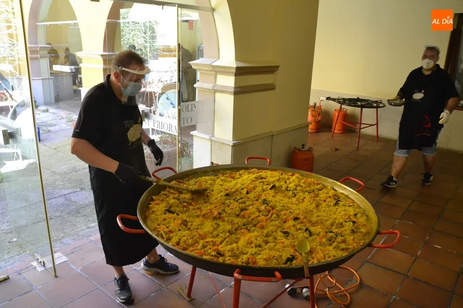 Foto 11 - Gran &eacute;xito de la paella solidaria contra el Covid-19 con 1.008 raciones repartidas  