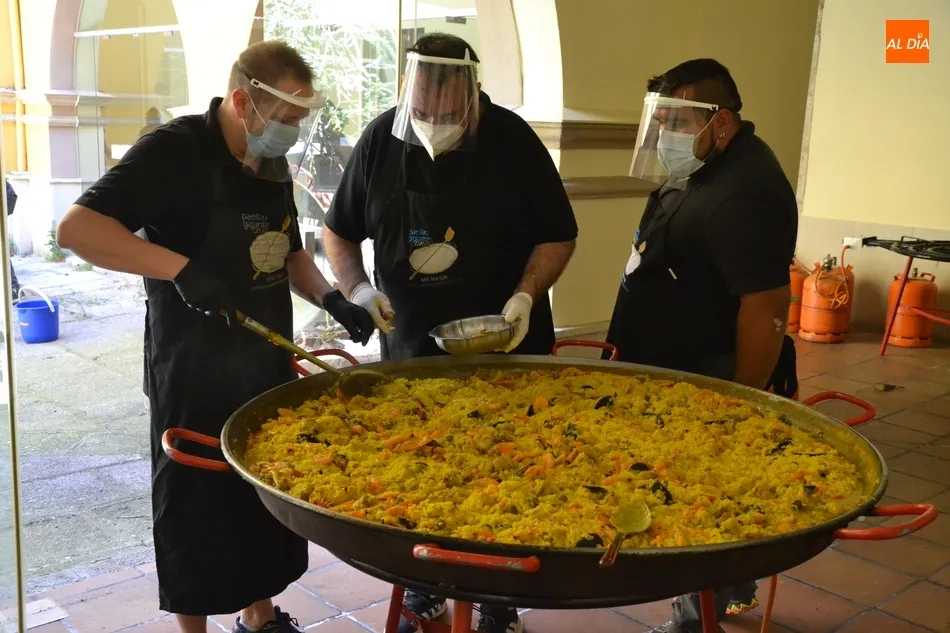 Foto 10 - Gran &eacute;xito de la paella solidaria contra el Covid-19 con 1.008 raciones repartidas  