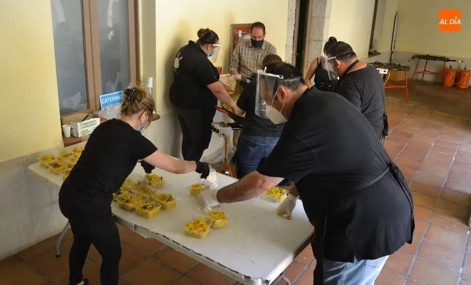 Foto 5 - Gran &eacute;xito de la paella solidaria contra el Covid-19 con 1.008 raciones repartidas  
