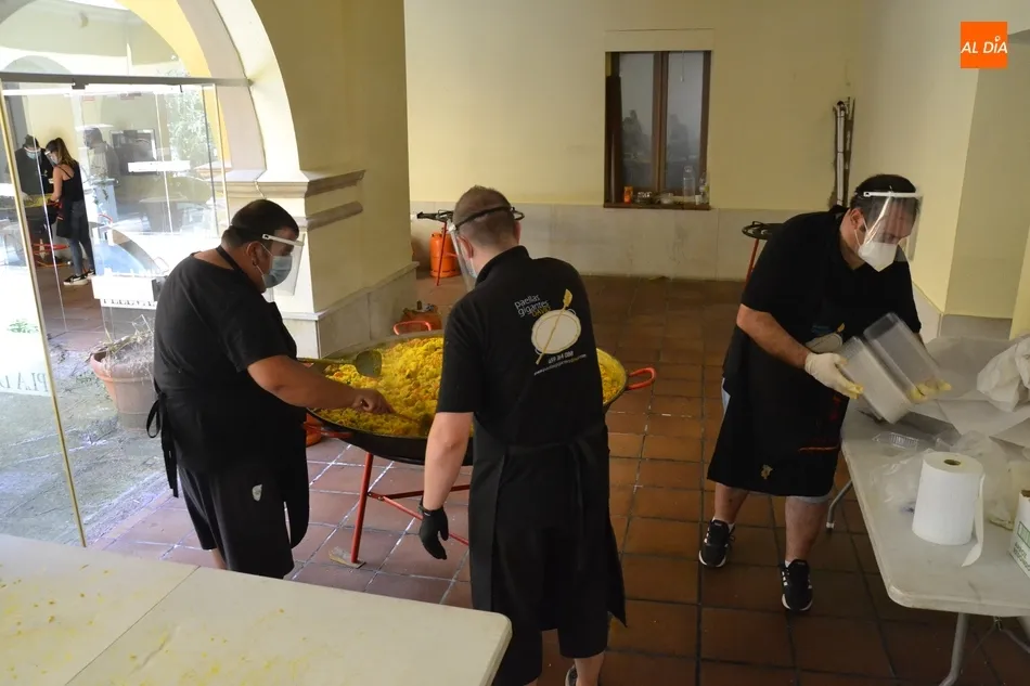 Foto 4 - Gran &eacute;xito de la paella solidaria contra el Covid-19 con 1.008 raciones repartidas  