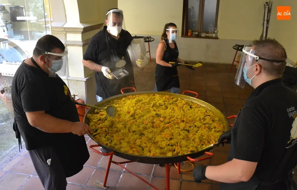 Foto 3 - Gran &eacute;xito de la paella solidaria contra el Covid-19 con 1.008 raciones repartidas  