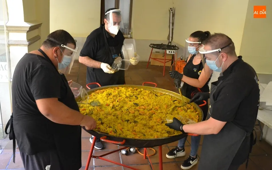 Gran éxito de la paella solidaria contra el Covid-19 con 1.008 raciones repartidas  