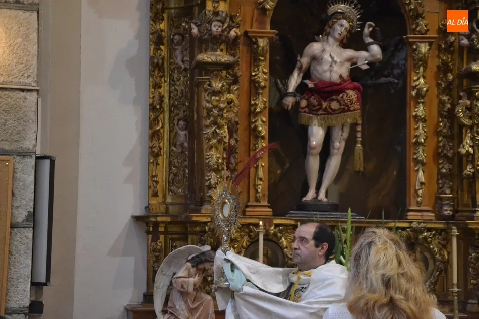 Foto 11 - San Crist&oacute;bal celebra la Octava de Corpus con 4 paradas, tres a cubierto y una a la puerta  