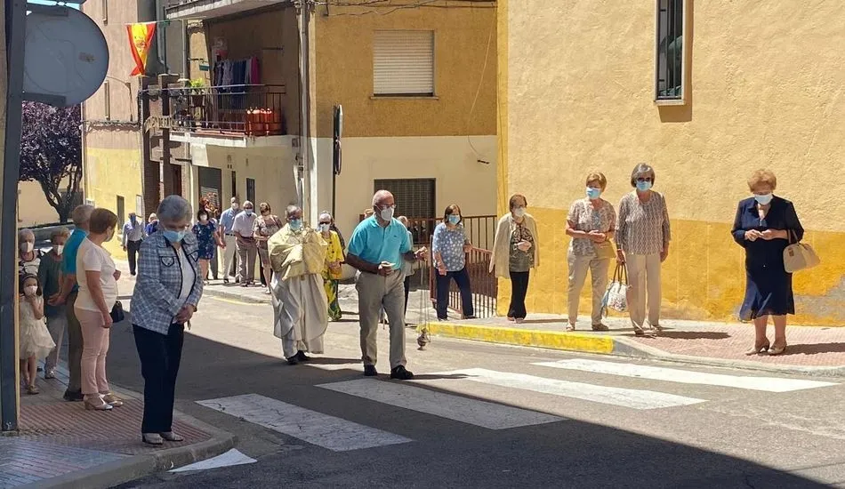 Foto 10 - El Sant&iacute;simo recorre el Valle de San Mart&iacute;n en la 1&ordf; procesi&oacute;n en la ciudad tras 4 meses y...
