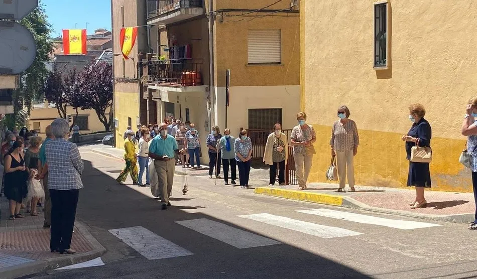 Foto 11 - El Sant&iacute;simo recorre el Valle de San Mart&iacute;n en la 1&ordf; procesi&oacute;n en la ciudad tras 4 meses y...