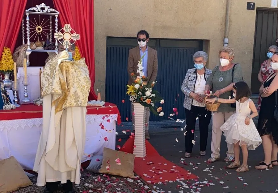 Foto 7 - El Sant&iacute;simo recorre el Valle de San Mart&iacute;n en la 1&ordf; procesi&oacute;n en la ciudad tras 4 meses y...