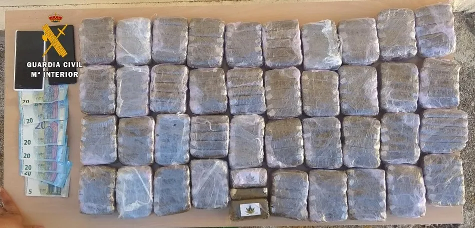 Foto 2 - Interceptado en Fresno Alh&aacute;ndiga un cargamento con 20 kilos de polen de hach&iacute;s