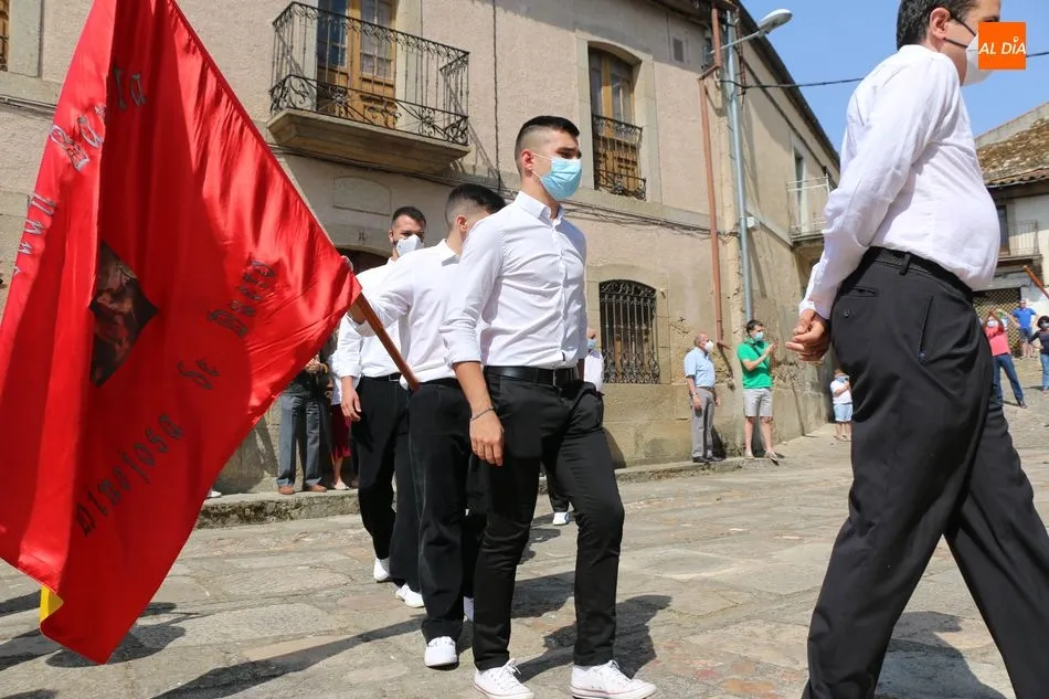 Foto 8 - Hinojosa de Duero baila la bandera por &ldquo;los sanitarios de Espa&ntilde;a&rdquo;  
