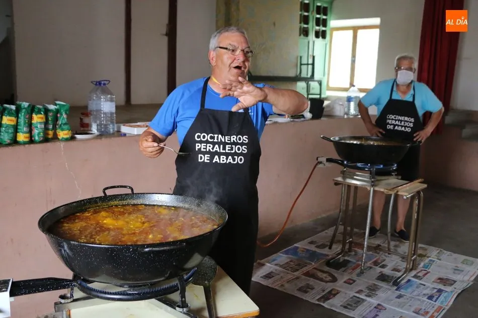 Foto 10 - Peralejos de Abajo celebra San Juan con 105 raciones de paella  