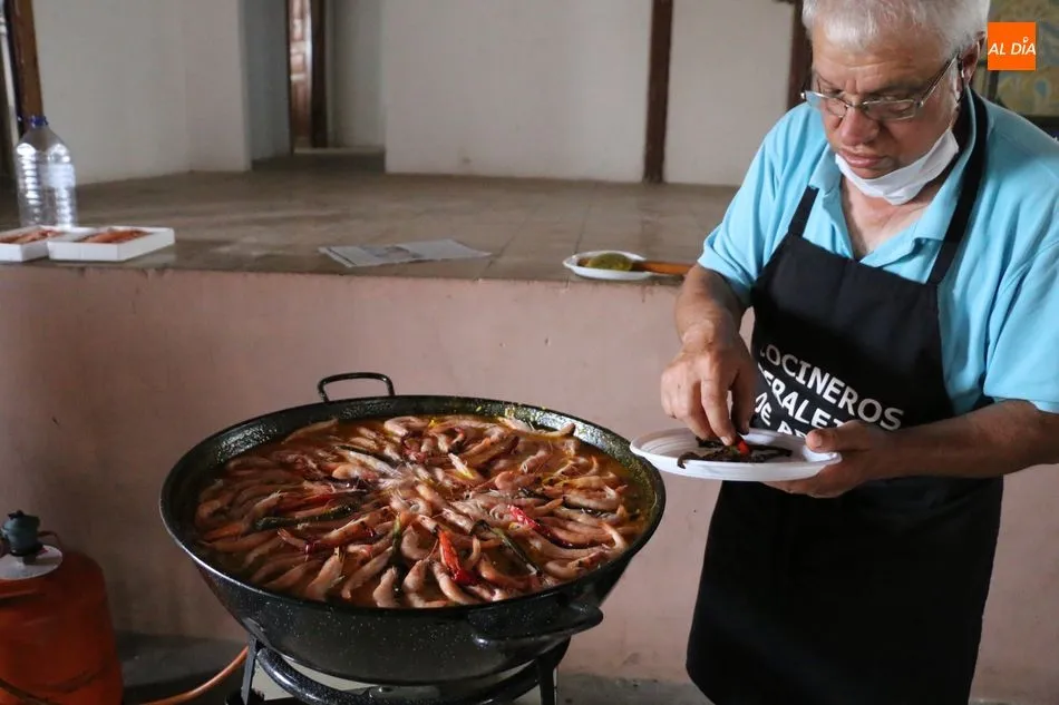 Foto 8 - Peralejos de Abajo celebra San Juan con 105 raciones de paella  