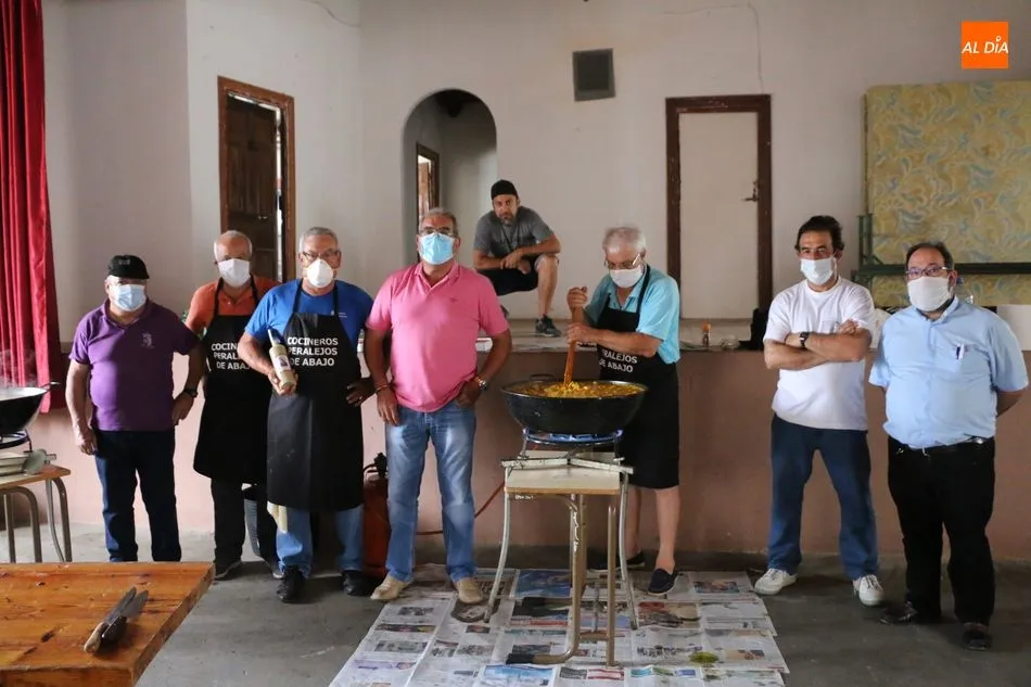 Foto 6 - Peralejos de Abajo celebra San Juan con 105 raciones de paella  