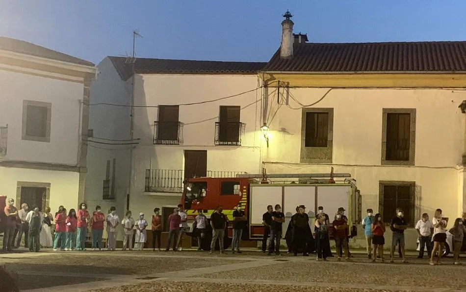 Foto 11 - Fuenteguinaldo homenajea a todos lo que han sido &lsquo;esenciales&rsquo; durante el confinamiento  