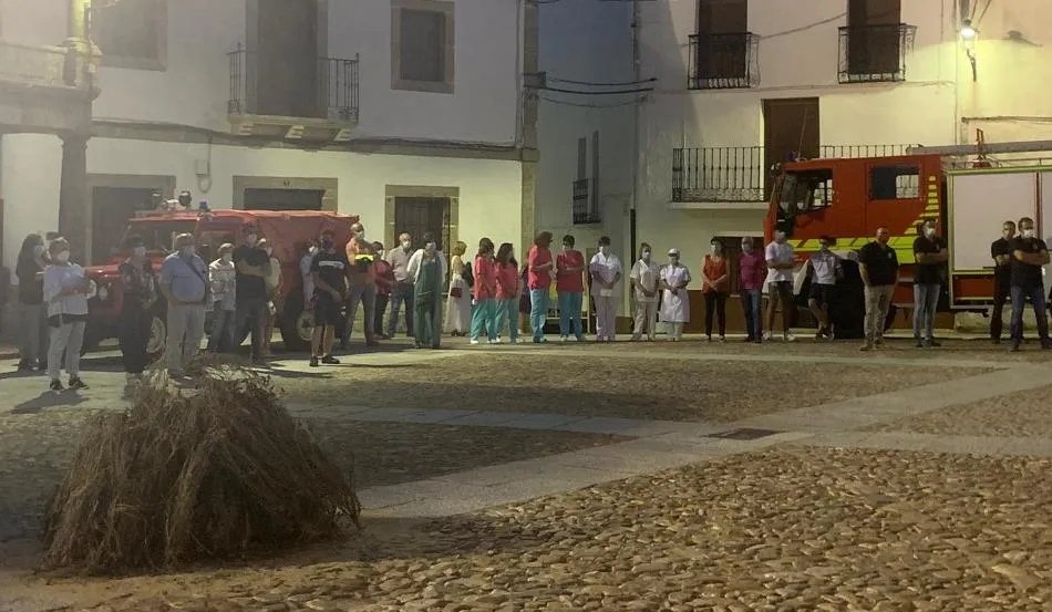 Foto 10 - Fuenteguinaldo homenajea a todos lo que han sido &lsquo;esenciales&rsquo; durante el confinamiento  
