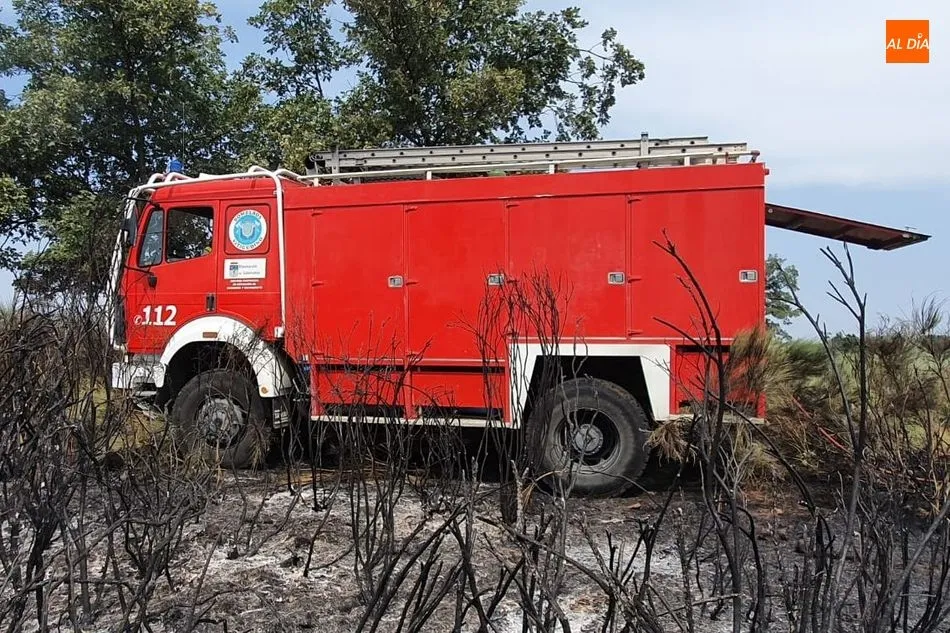 Foto 2 - Sofocado un incendio provocado por un rayo en Ahigal de Villarino  