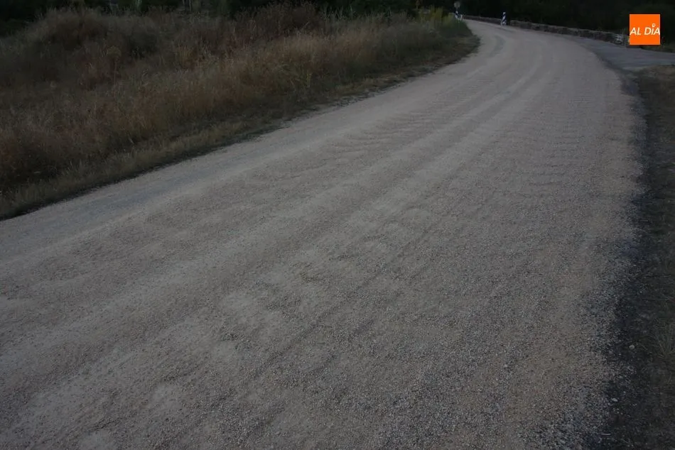 Foto 4 - Peligroso estado de la DSA-550 entre Villarmuerto y el cruce de Brincones-Espada&ntilde;a-Puertas  