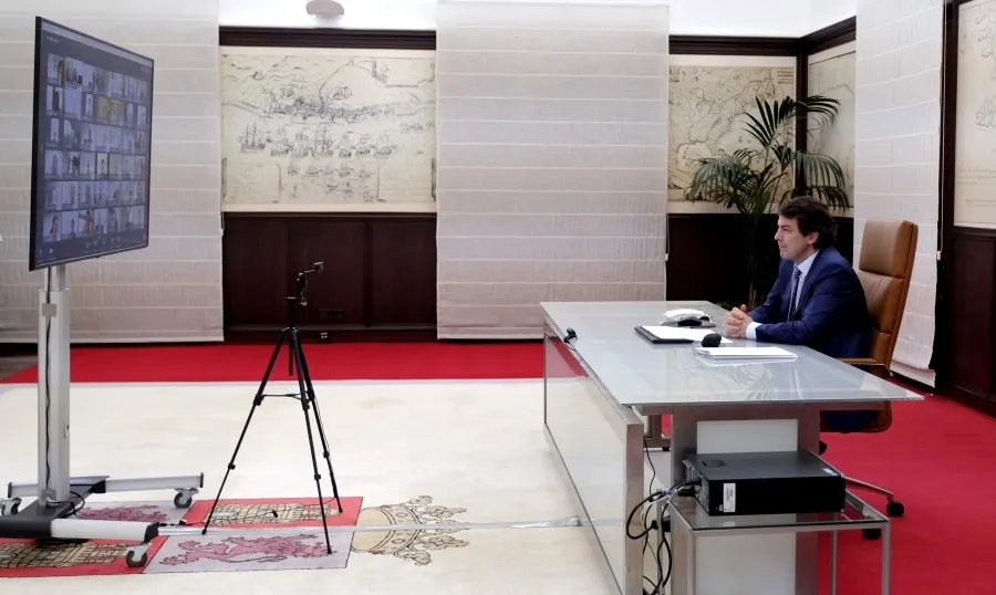 Mañueco apuesta por la transformación digital de la industria agroalimentaria como valor de...