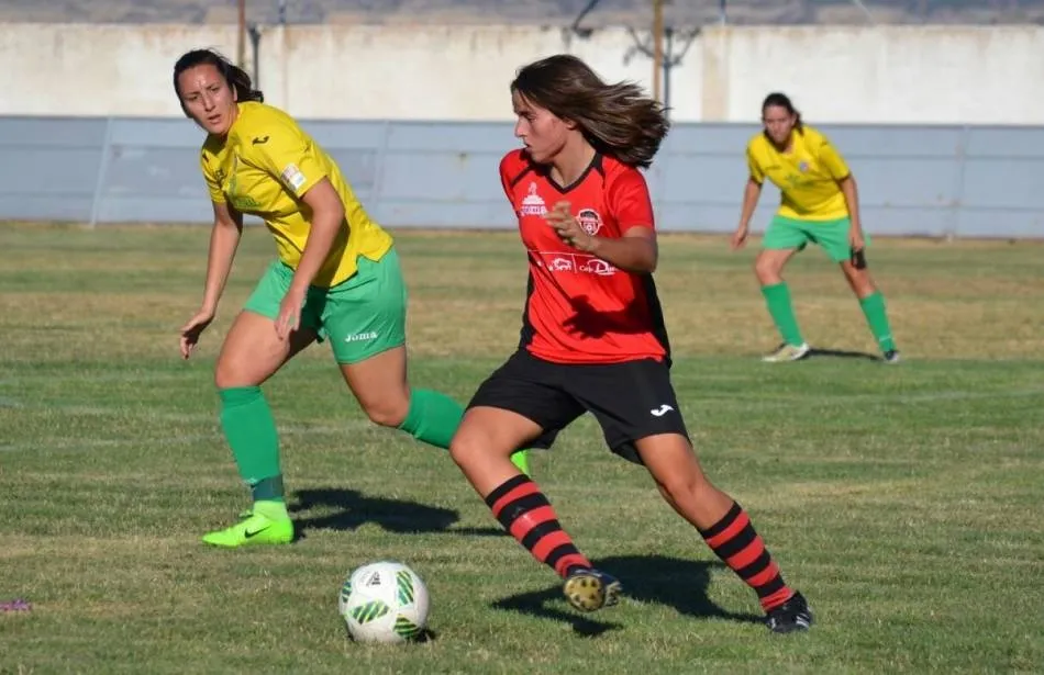 Foto 2 - Carmen &Aacute;lvarez S&aacute;nchez ficha por el Atl&eacute;tico de Madrid Femenino  
