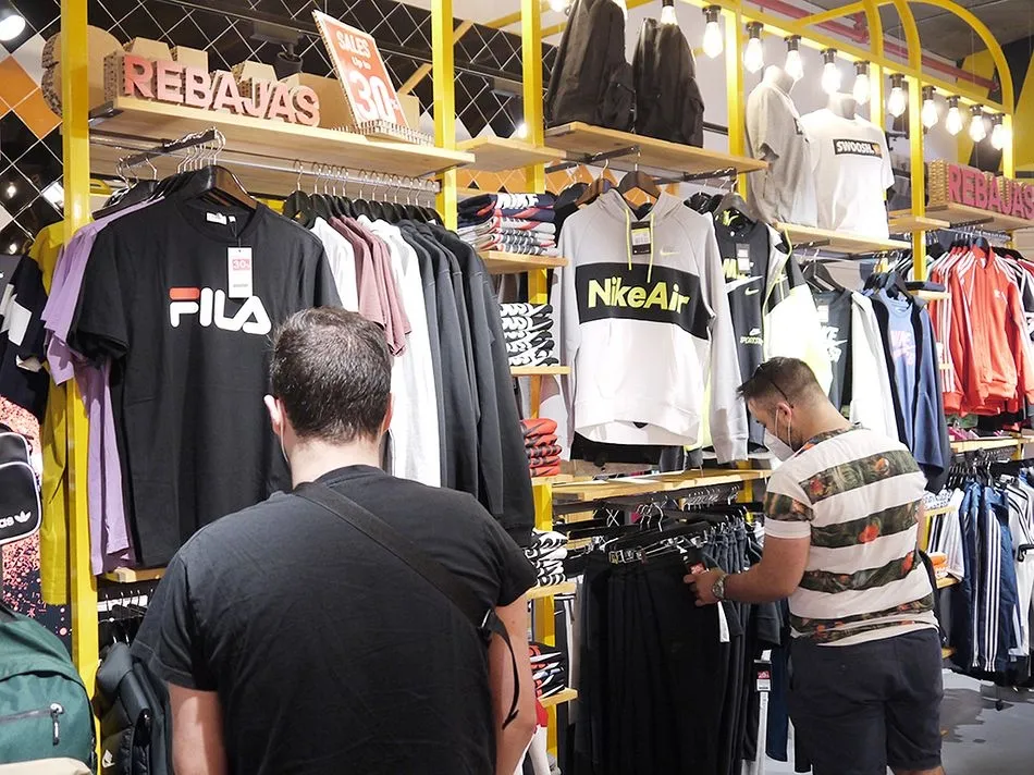 Foto 6 - Las rebajas del Centro Comercial El Tormes se estrenan con descuentos de hasta el 70%