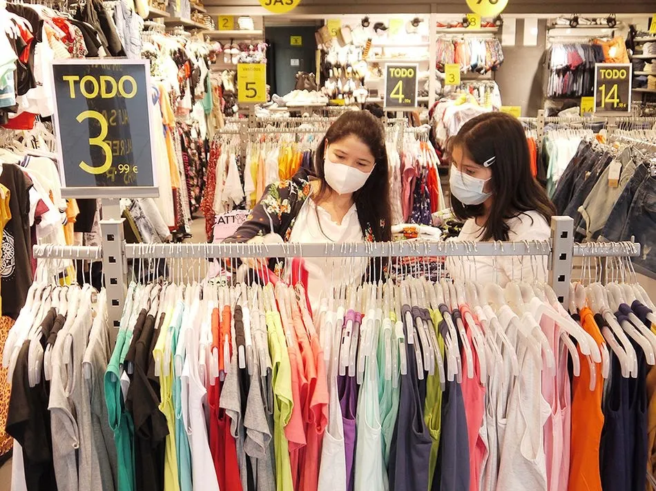 Foto 5 - Las rebajas del Centro Comercial El Tormes se estrenan con descuentos de hasta el 70%
