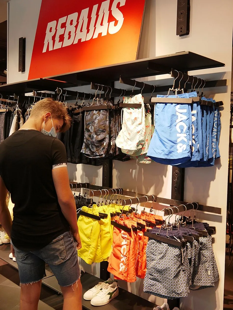 Foto 4 - Las rebajas del Centro Comercial El Tormes se estrenan con descuentos de hasta el 70%