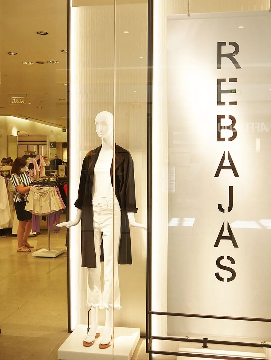 Foto 2 - Las rebajas del Centro Comercial El Tormes se estrenan con descuentos de hasta el 70%
