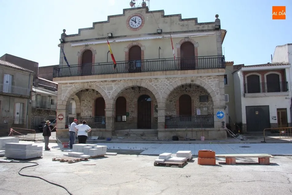 Foto 6 - La nueva Plaza de Villarino en granito va tomando forma  