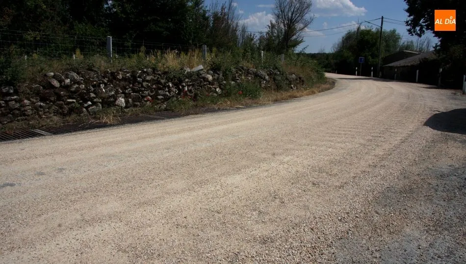La gran cantidad de arena vertida hacia que circular por este tramo fuera muy peligroso / CORRAL