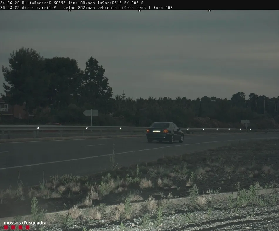 El vehículo interceptado en un control de velocidad en Vila-seca. Foto: EP
