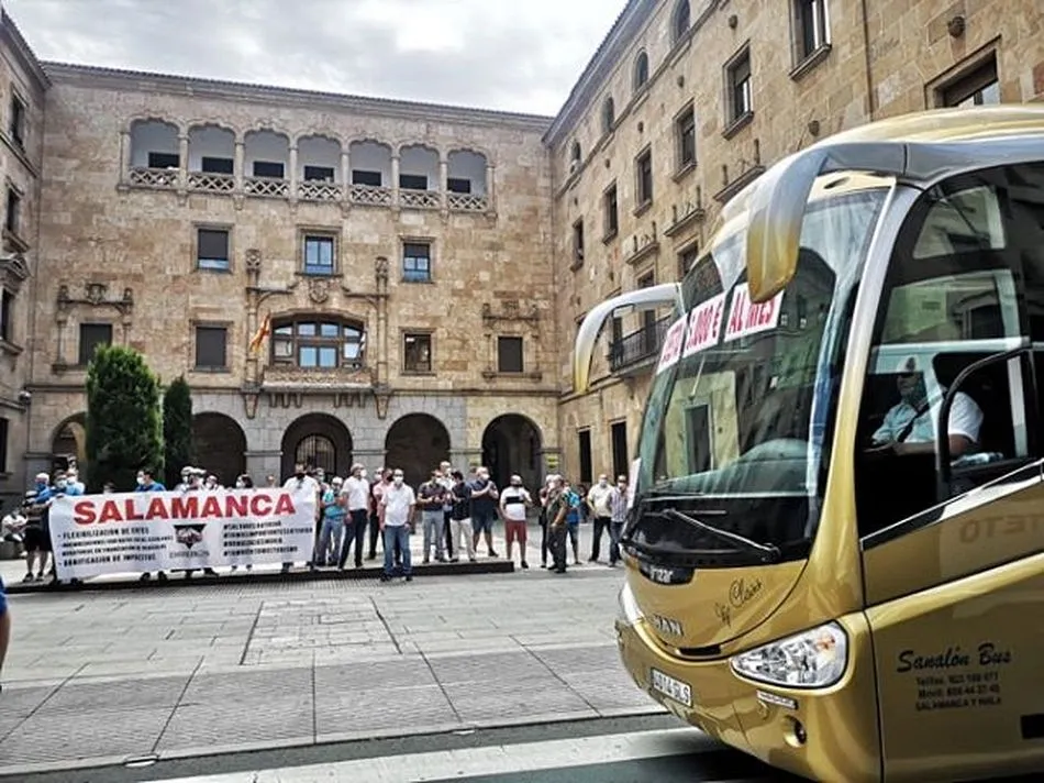 Foto 2 - La peque&ntilde;a y mediana empresa del sector del autob&uacute;s reclama medidas de ayuda