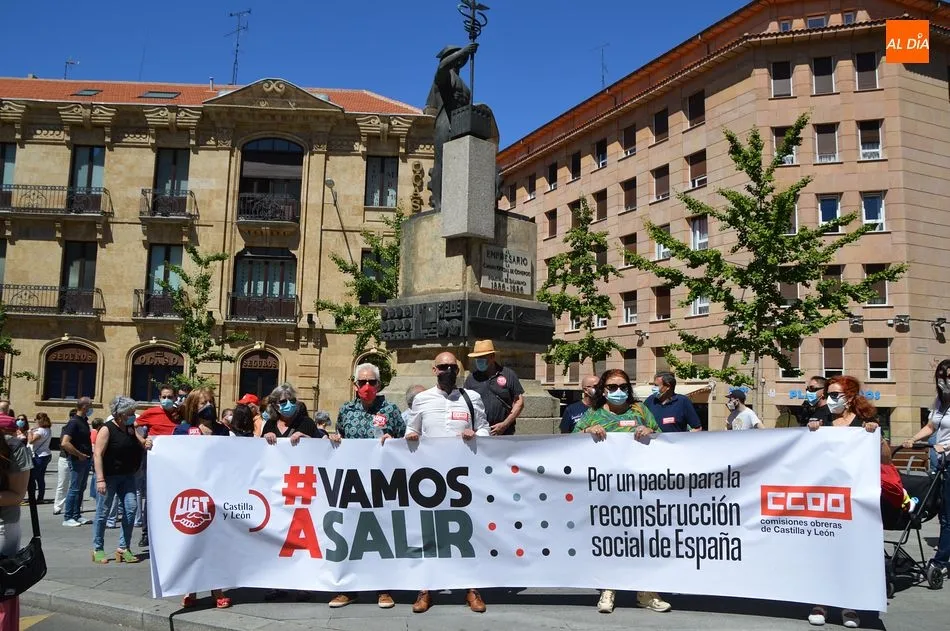 Foto 7 - CCOO y UGT se manifiestan en Salamanca: &ldquo;Vamos a salir de la crisis&rdquo;