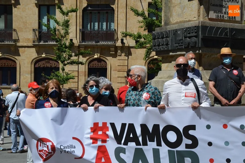 Foto 6 - CCOO y UGT se manifiestan en Salamanca: &ldquo;Vamos a salir de la crisis&rdquo;
